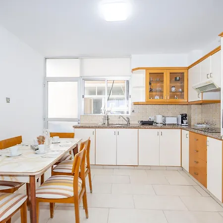 Apartment Artemis Salt 3br Mackenzie